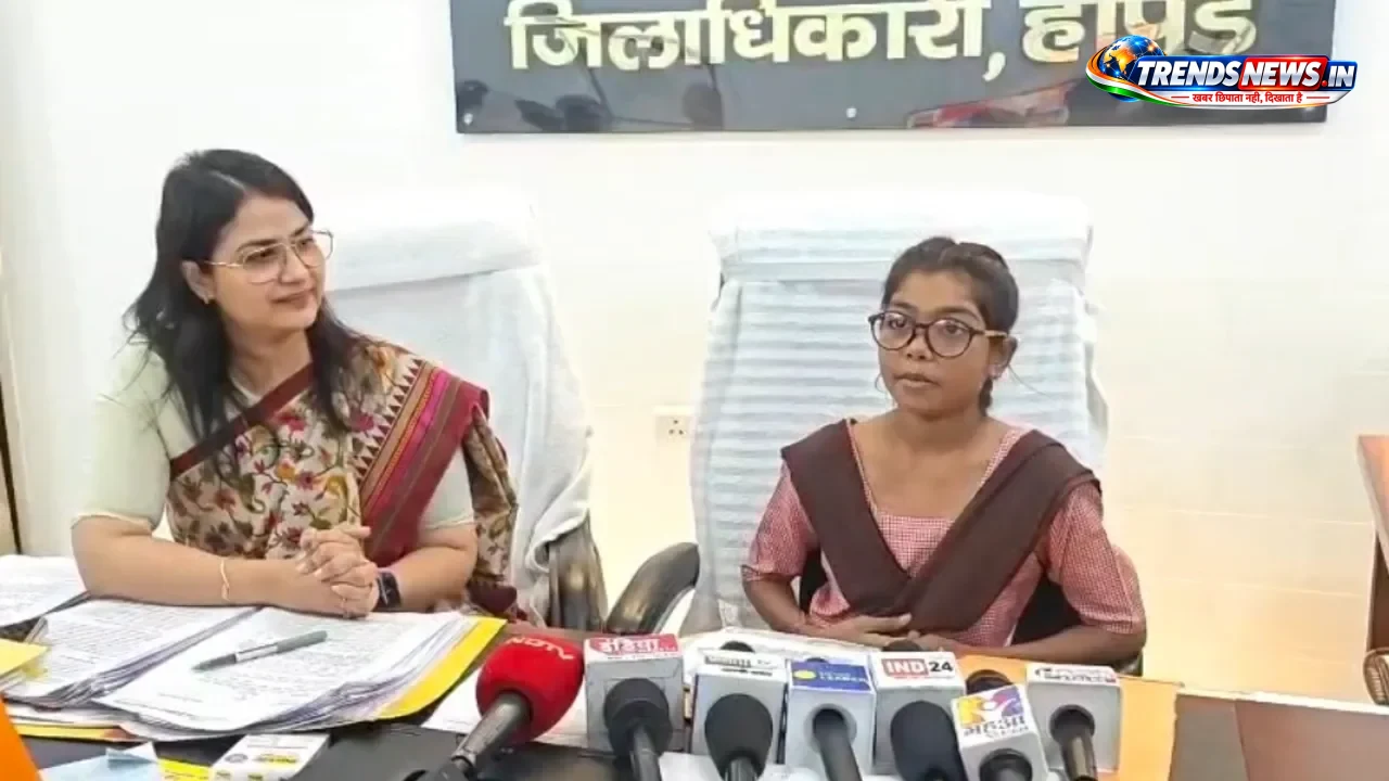 हापुड़: कस्तूरबा विद्यालय की छात्रा निधि बनीं एक दिन की डीएम