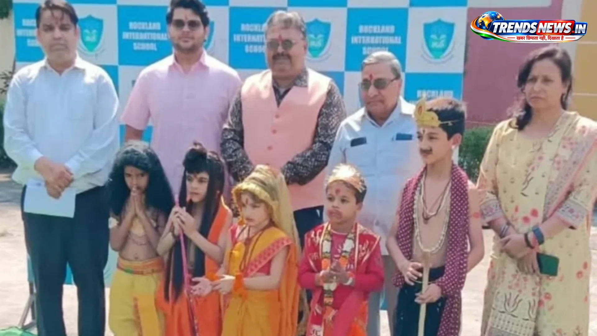 परिक्षतगढ़ के रॉकलैंड स्कूल में धूमधाम से मनाया गया दशहरा-नवरात्रि महोत्सव